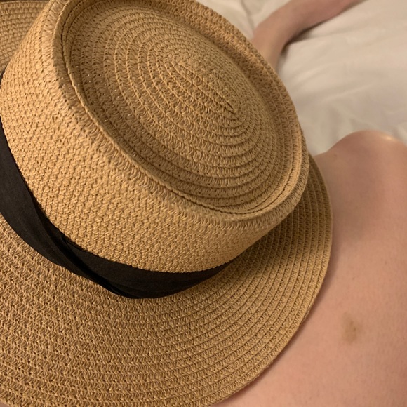 ISO (not for sale, looking for) this straw boater hat - Picture 2 of 4